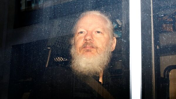 Julian Assange, fundador do WikiLeaks detido pela polícia de Londres - Sputnik Brasil