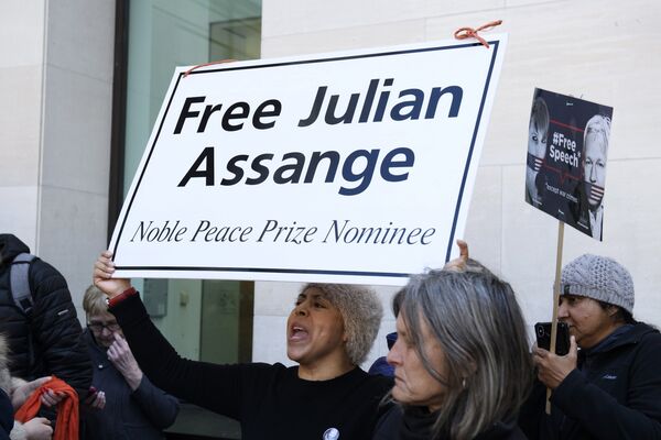 Presidente da Fenaj: rejeição em extraditar Assange é 'vitória parcial' para a liberdade de imprensa - Sputnik Brasil