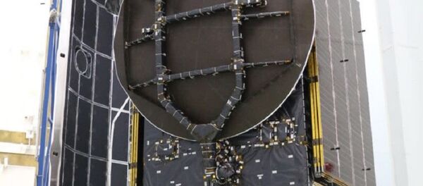 Nave espacial de Israel, Beresheet, é colocada no lançador Falcon-9 antes de ser lançada no espaço. - Sputnik Brasil