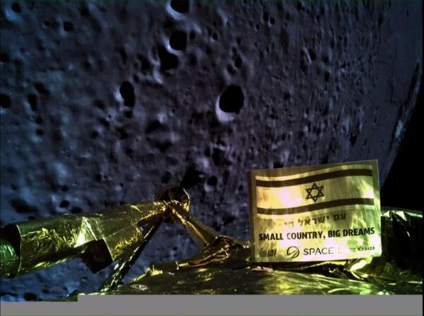 Imagem captada pela sonda israelense Beresheet antes de se chocar contra a superfície lunar, 11 de abril de 2019 - Sputnik Brasil