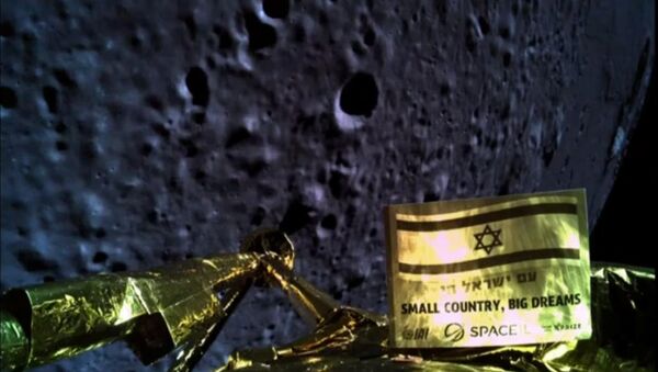 Imagem captada pela sonda israelense Beresheet antes de se chocar contra a superfície lunar, 11 de abril de 2019 - Sputnik Brasil