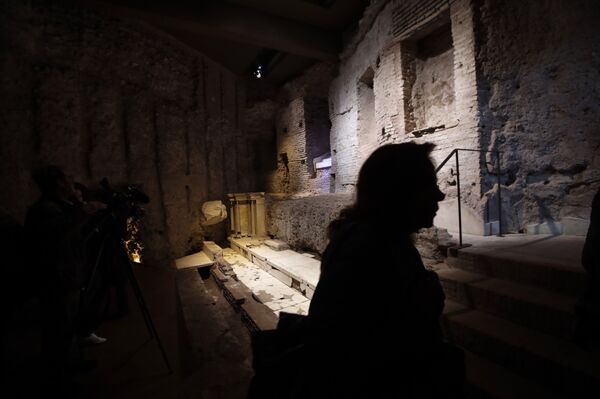 Dentro do palácio Domus Transitoria com 2.000 anos de idade - Sputnik Brasil
