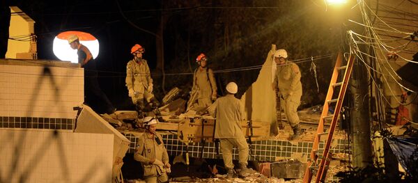 Corpo de Bombeiros continua buscas no desabamento em Muzema - Sputnik Brasil