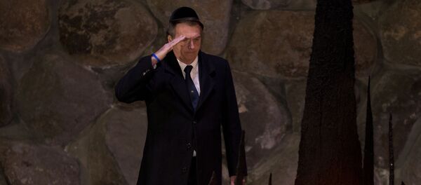 Presidente do Brasil, Jair Bolsonaro, durante cerimônia de homenagem aos seis milhões de judeus mortos pelos nazistas durante o Holocausto, no Centro Mundial de Memória do Holocausto Yad Vashem, em Jerusalém, 2 de abril de 2019 - Sputnik Brasil