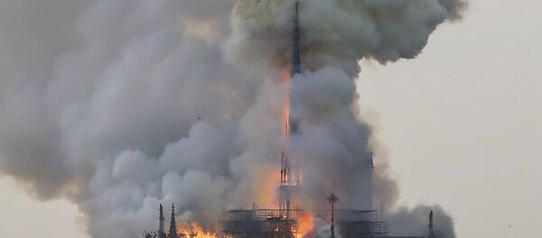 Incêndio na Catedral de Notre-Dame. - Sputnik Brasil