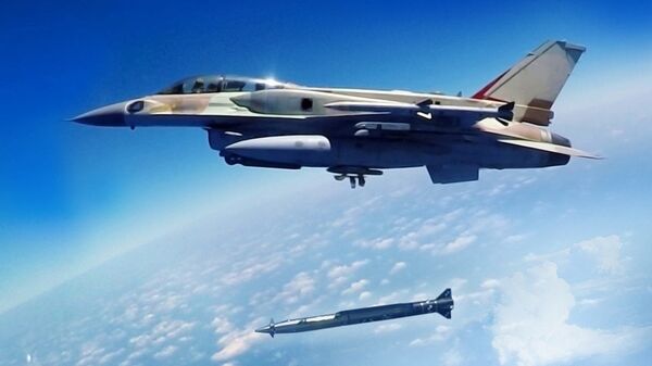 Míssil balístico hipersônico Rampage sendo lançado de avião de combate F-16 (foto de arquivo) - Sputnik Brasil