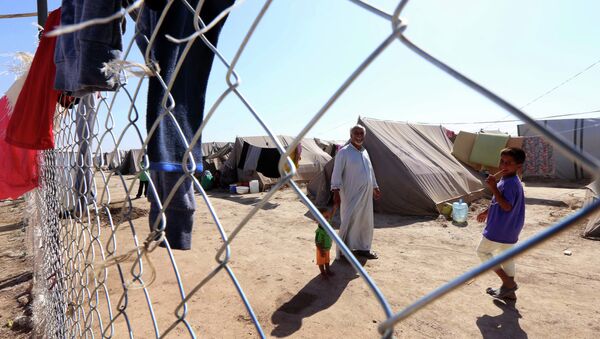 Iraquianos desalojados após a ofensiva do Estado Islâmico - Sputnik Brasil