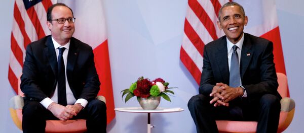Presidente francês François Hollande e presidente dos EUA Barack Obama durante a cúpula G7. 8 de junho, 2015 - Sputnik Brasil
