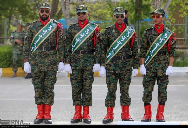 Guardiões da Revolução Islâmica durante o feriado solene - Sputnik Brasil