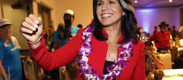 In this Nov. 6, 2018, file photo, Rep. Tulsi Gabbard, D-Hawaii, greets supporters in Honolulu. Gabbard has announced she’s running for president in 2020 - Sputnik Brasil