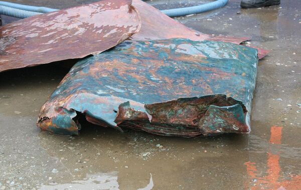 Placa de cobre encontrada em navio holandês naufragado no século 16, no mar do Norte - Sputnik Brasil