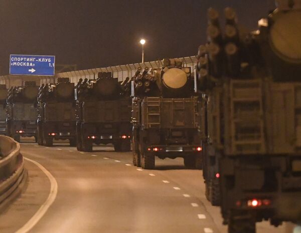 O equipamento militar se desloca para Moscou a fim de participar da 9ª Parada da Vitória, em 9 de maio - Sputnik Brasil