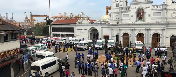 Militares perto da igreja de Santo Antônio de Kochchikade em Colombo, Sri Lanka - Sputnik Brasil