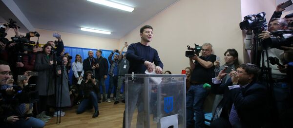 Zelensky votes in the election. - Sputnik Brasil