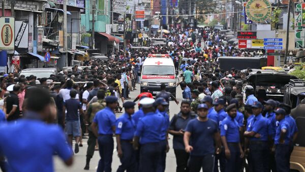 Ambulância após atentados terroristas no Sri Lanka. - Sputnik Brasil