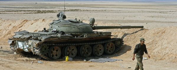 Tanque russo T-62 na Síria (arquivo) - Sputnik Brasil