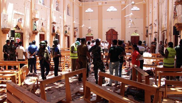Interior da igreja de São Sebastião em Negombo, Sri Lanka, depois do atentado - Sputnik Brasil