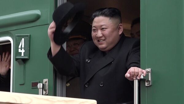 Kim Jong-un na estação ferroviária de Kazan - Sputnik Brasil