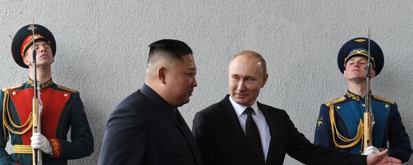 Президент РФ В. Путин встретился с лидером КНДР Ким Чен Ыном - Sputnik Brasil