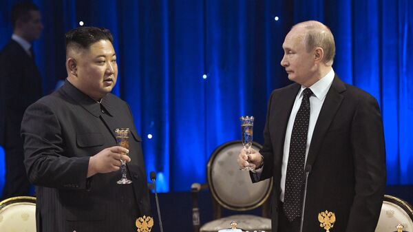 Presidente russo, Vladimir Putin, se reúne com o líder norte-coreano, Kim Jong-un. - Sputnik Brasil