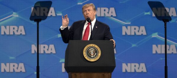 Donald Trump fala perante a National Rifle Association (Associação Nacional do Rifle ou NRA) em Indiana Donald Trump fala perante a National Rifle Association (Associação Nacional do Rifle ou NRA) em Indiana - Sputnik Brasil