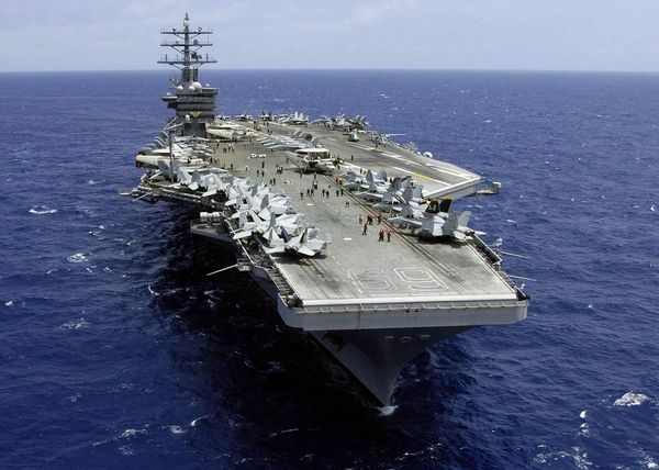 Marinha dos EUA sofre com falta de porta-aviões no Atlântico - Sputnik Brasil