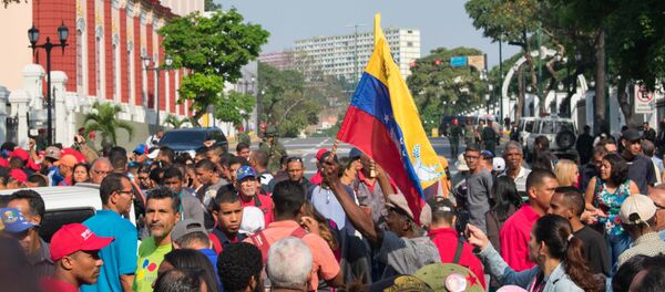 Apoiadores de Nicolás Maduro em Caracas, 30 de abril de 2019 - Sputnik Brasil