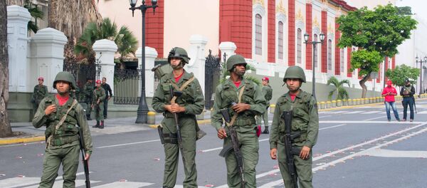 Militares venezuelanos perto de Palácio de Miraflores em Caracas - Sputnik Brasil