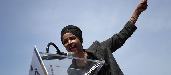 A deputada americana Ilhan Omar (D-MN) discursa durante um evento do lado de fora do Capitólio dos EUA em 30 de abril de 2019, em Washington, DC - Sputnik Brasil