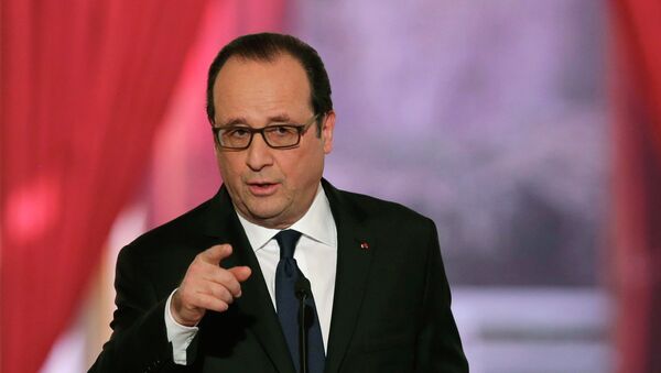 French President Francois Hollande gestures as he answers a question during a news conference at the Elysee Palace in Paris February 5, 2015 - Sputnik Brasil