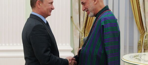 O presidente russo, Vladimir Putin, durante encontro com o ex-presidente afegão Hamid Karzai em Moscou - Sputnik Brasil