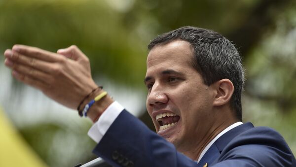 Juan Guaidó, líder da oposição venezuelana e autoproclamado presidente interino, durante discurso em Caracas, Venezuela, em 19 de abril de 2019 - Sputnik Brasil