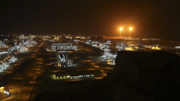 Refinarias de gás natural na costa norte do Golfo Pérsico, em Asaluyeh, Irã. - Sputnik Brasil