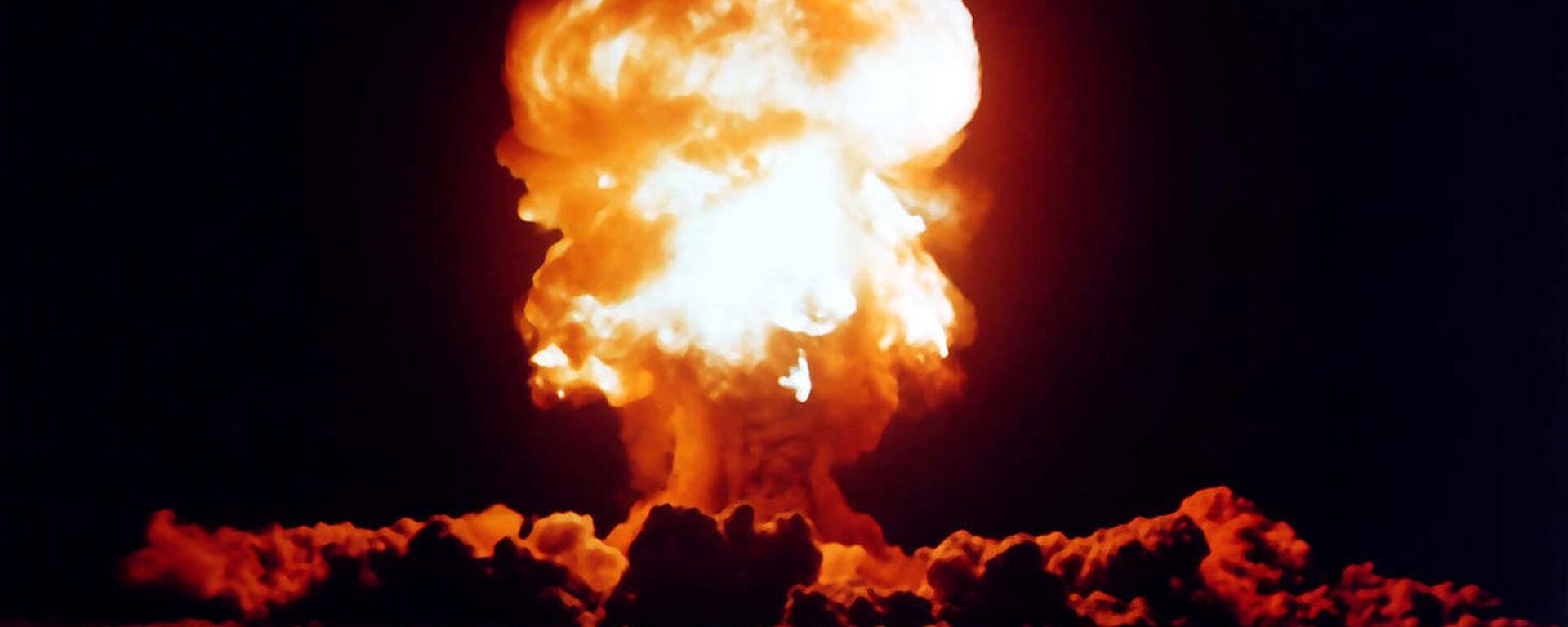 Teste de armas nucleares dos EUA em Nevada, 1957. - Sputnik Brasil, 1920, 19.12.2019