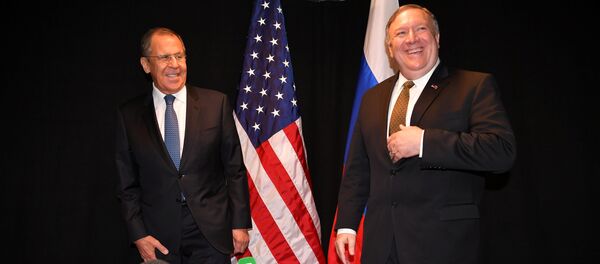 O Secretário de Estado dos EUA, Mike Pompeo, e o Ministro das Relações Exteriores da Rússia, Sergei Lavrov, posam para a imprensa após encontro às margens da Reunião Ministerial do Conselho do Árctico, em Rovaniemi, na Finlândia. O Secretário de Estado dos EUA, Mike Pompeo, e o Ministro das Relações Exteriores da Rússia, Sergei Lavrov, posam para a imprensa após encontro às margens da Reunião Ministerial do Conselho do Árctico, em Rovaniemi, na Finlândia. - Sputnik Brasil