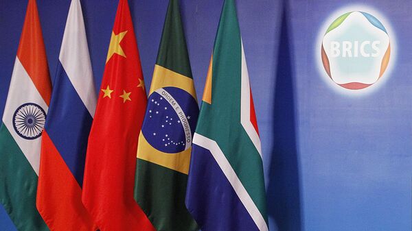 Bandeiras dos países membros do BRICS (imagem de arquivo) - Sputnik Brasil