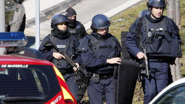 Policiais em Marselha, sul da França - Sputnik Brasil