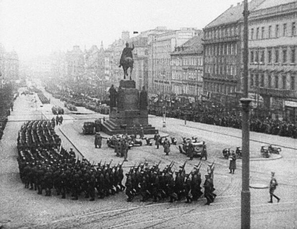 Tropas de Hitler na Praça Wenceslas em Praga, 1939 - Sputnik Brasil