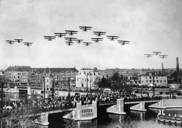 Aviões sobre os céus da Holanda durante a Segunda Guerra Mundial, 1939 - Sputnik Brasil