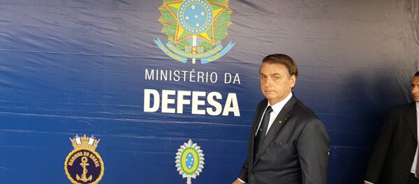 Presidente Jair Bolsonaro durante coletiva de imprensa após evento do Dia da Vitória, no Rio de Janeiro - Sputnik Brasil