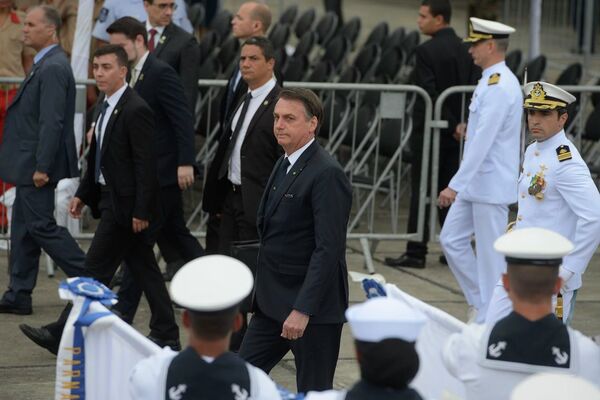 Presidente Jair Bolsonaro, chefe supremo das Forças Armadas brasileiras, chega para o evento em homenagem ao Dia da Vitória no Rio - Sputnik Brasil