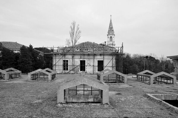 Ilha de Poveglia, situada em Veneza (Itália), foi outrora uma zona de desterro para os infectados com a peste no final do século XVIII, e que na década de 20 se tornou lar para doentes mentais - Sputnik Brasil