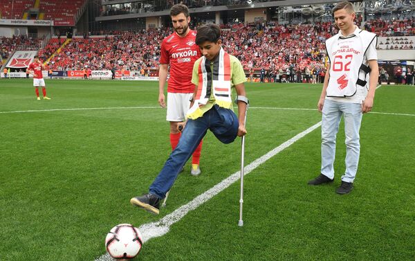 Qassem Qadim durante partida de futebol em Moscou - Sputnik Brasil