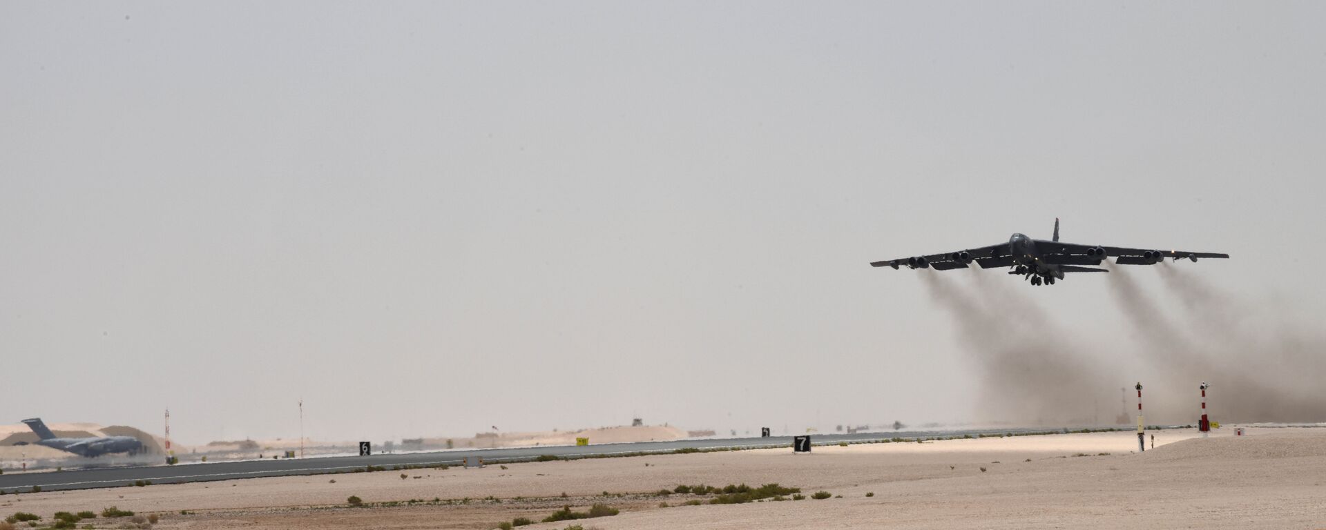 O B-52H Stratofortress decolando da base aérea de Al-Udeid. Catar, 12 de maio de 2019 - Sputnik Brasil, 1920, 23.06.2025