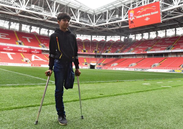 Qassem Qadim durante sua visita ao estádio Otkrytie Arena em Moscou - Sputnik Brasil