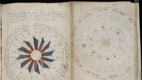 Páginas com texto do manuscrito de Voynich - Sputnik Brasil