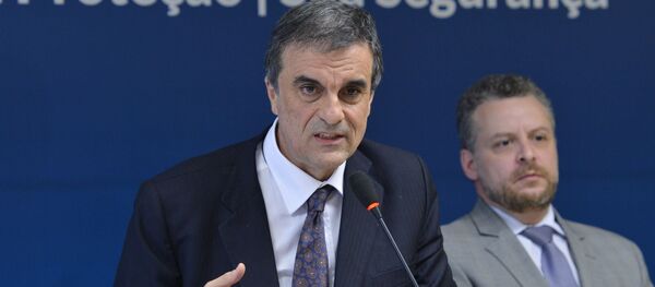 Ministro da Justiça, José Eduardo Cardozo, durante entrevista para falar sobre o levantamento de informações penitenciárias Ministro da Justiça, José Eduardo Cardozo, durante entrevista para falar sobre o levantamento de informações penitenciárias - Sputnik Brasil
