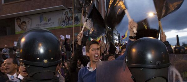Protestos em Quito contra os projetos apresentados pelo presidente Rafael Correa para taxar heranças e lucros, em 10 de junho de 2015 - Sputnik Brasil