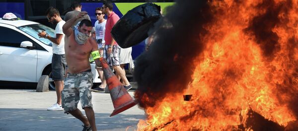 Taxistas franceses protestam contra o Uber em Marseille, em 25 de junho de 2015 - Sputnik Brasil