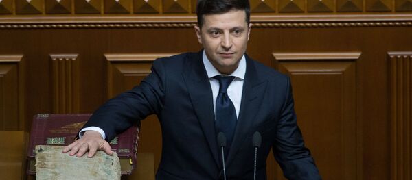 Vladimir Zelensky presta juramento ao assumir o cargo de presidente da Ucrânia, 20 de abril de 2019 - Sputnik Brasil